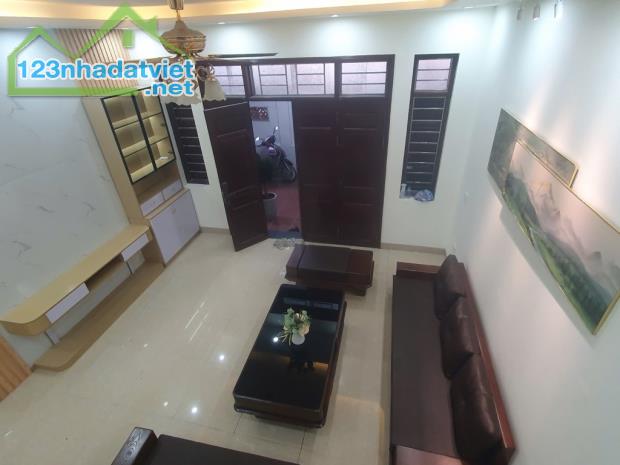 ÔTÔ ĐỖ CỬA_PHỐ LỆ MẬT_LONG BIÊN_VIEW CÔNG VIÊN. DT: 57m².  3 tầng.  Giá: 7,5tỷ - 1