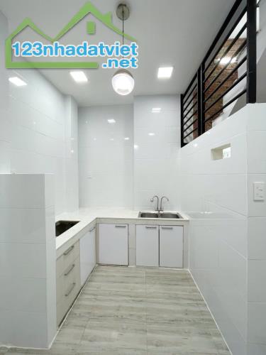 Nhà SHHC 4.4*11m/2lầu/4PN/3Toilet hẻm thông 39 Dạ Nam P2Q8 - 2