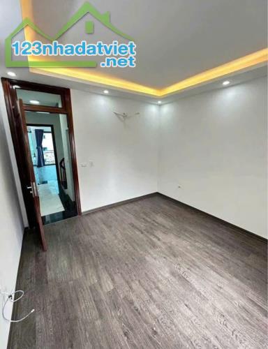 Phụng Châu - Mặt Trung Tâm 45m2 - 2 tỷ - Sổ Vuông Oto Sát Cửa .Ngay Uỷ Ban Xã - 2