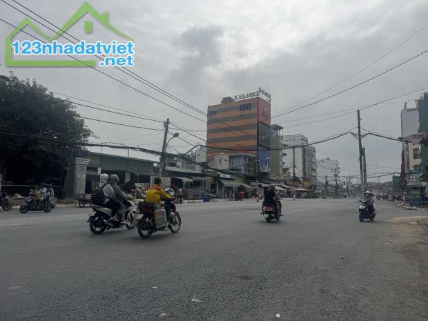 Bán nhà MT Dương Quảng Hàm, P.6, Gò Vấp: 50 x 100, giá 420tỷ.