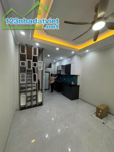 Cho thuê nhà ngõ 281 Trương Định, 35m2, 5 tầng, 15 Triệu - cho ở nhóm tối đa 6 người