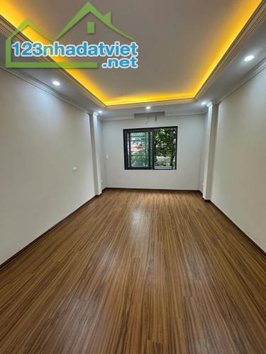 Cho thuê nhà ngõ 281 Trương Định, 35m2, 5 tầng, 15 Triệu - cho ở nhóm tối đa 6 người - 2