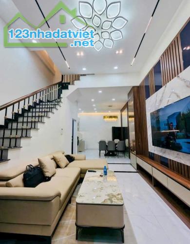 🍭HIẾM ! NHÀ ĐẸP TAM TRINH  7 TỶ/ 38M2/40,5M2/ MT4M - FULL NỘI THẤT - SÁT PHỐ.