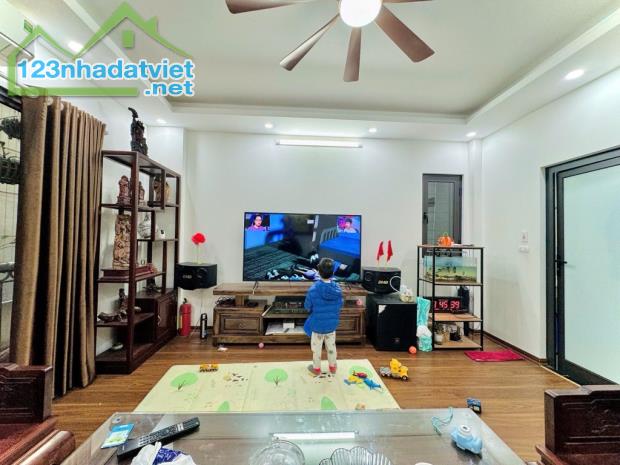 Ngõ 3 Gác Thông Tứ Tung - Kinh Doanh - Nhà Đẹp, ngõ phố Vĩnh Tuy dt: 40m, mt: 6m, 6 tầng - 4