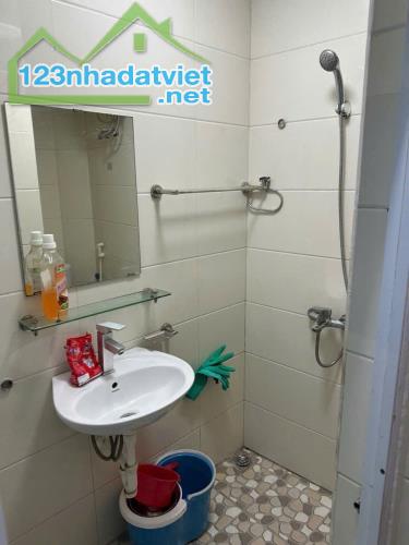 Bán nhà 3 tầng hai ngủ Định Công Thượng 18m2 giá rẻ 1.5 tỷ