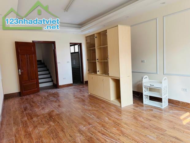 SIÊU HÓT - NHÀ MẶT PHỐ 5 TẦNG - 42M2 - CHÍNH CHỦ CHO THUÊ TẠI PHỐ NGUYỄN VIẾT XUÂN, HÀ - 2