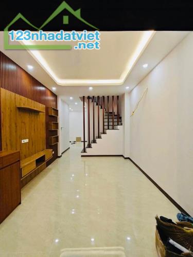 Bán Nhà 135 Đội Cấn 36m2 5 tầng MT 3,4m Nhỉnh 8 tỷ