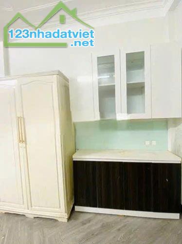 Cho thuê nhà nguyên căn, mặt ngõ Lý Nam Đế, Hoàn Kiếm 35m x 5T giá 20tr, vỉa hè, KD