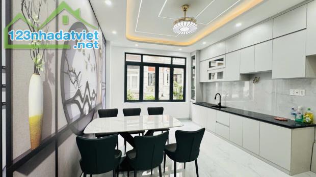 Khai Xuân Siêu Phẩm Liên Khu 4-5 ngay chợ Bình Thành hẻm nhựa 7m 52m2,4Tầng Nhỉnh 5 tỷ