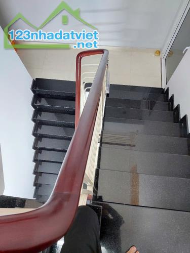 Nhà MT Nguyễn Hồng Đào chủ nhà là KTS thiết kế trệt 2 lầu 2 sân thượng - 3