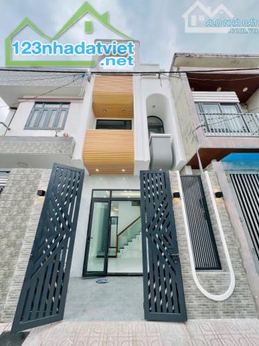 Cần tiền bán nhà đường Cách mạng Tháng 8 P7 Tân Bình DT 80m2 Giá 1tỷ720 Lh@932861530 Vân