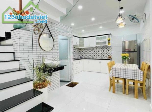 Xoay vốn làm ăn bán nhà Nguyễn Đình Chiểu P4 Quận 3 DT 90m2 Giá 2tỷ460 Lh@932861530 Vân - 2