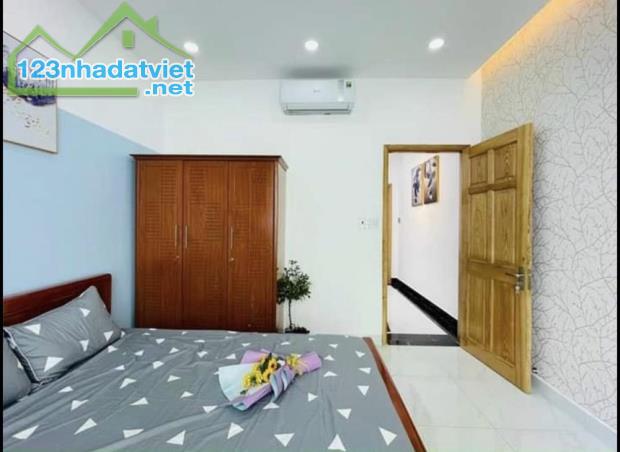 Xoay vốn làm ăn bán nhà Nguyễn Đình Chiểu P4 Quận 3 DT 90m2 Giá 2tỷ460 Lh@932861530 Vân - 4