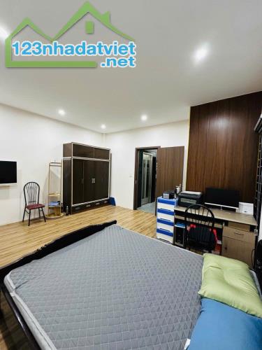 Bán Nhà Nghĩa Đô 33m² - Giá 19 Tỷ - Lô Góc, View Công Viên, Khu Hiếm Nhà Bán