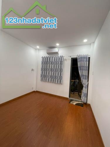 ĐÓN TẾT! Bán Nhà 2 Tầng Cực Đẹp Nam Kỳ Khởi Nghĩa, 43m2, 4.8 Tỷ TL