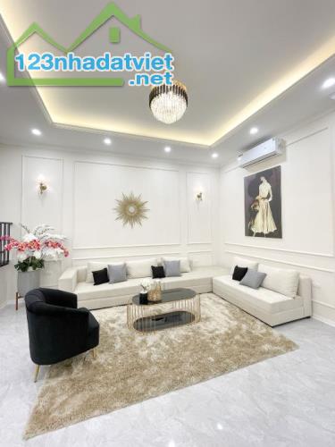 50M2 DƯỚI 10 TỶ LÔ GÓC!!! HOÀNG VĂN THÁI, 5 TẦNG, NHÀ ĐẸP Ở NGAY, 1 BƯỚC RA PHỐ