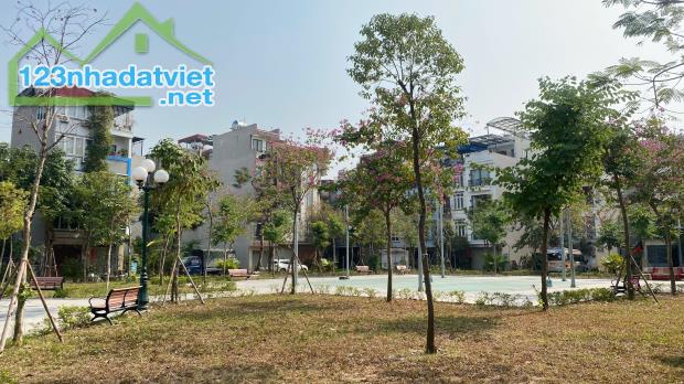 Bán Đất Tái Định Cư Giang Biên View Vườn hoa 90m2 MT 6m - 1