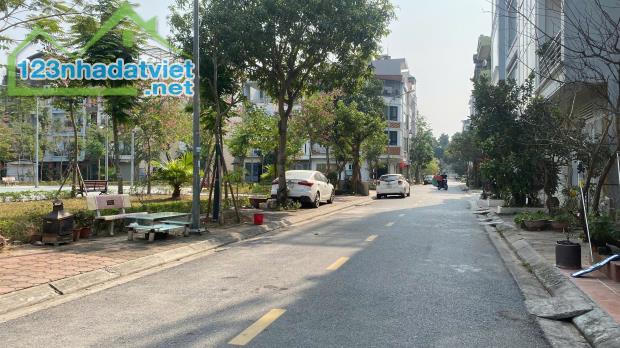 Bán đất Đấu Giá Giang Biên, Long Biên, lô đất 60m² mặt tiền 4.3m, đường rộng 3 ô tô