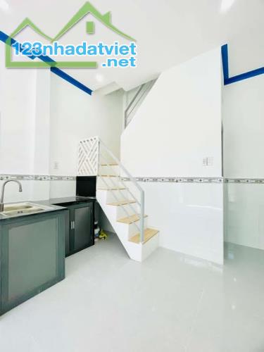 NHÀ BÁN 23M² - TRUNG CHÁNH - HÓC MÔN - SỔ RIÊNG - GIÁ RẺ 1.9 TỶ. - 2