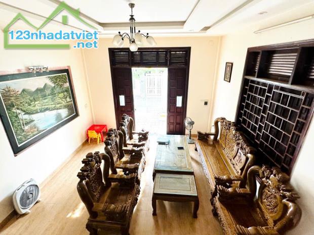 BÁN NHÀ 3 Tầng ĐƯỜNG AN DƯƠNG VƯƠNG AN ĐÔNG QUẬN THUẬN HOÁ TP HUẾ  DIỆN TÍCH 130m2 MT 10m - 3