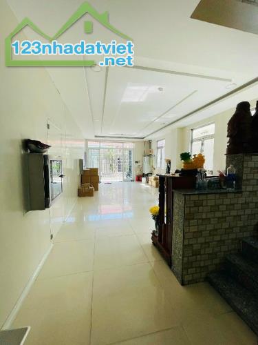 Bán nhà HXT ngay QL1k,Thủ Đức - Dòng tiền 50tr/tháng.DT 15 x 20m.Nhỉnh 20 Tỷ.LH 0779893280 - 2