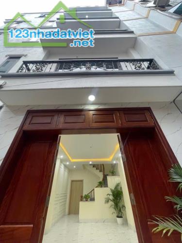 Nhà Mỹ Đình 2,S:44m2, MT:4m,Chủ chào 10tỷ(TLN