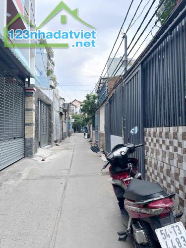 Nhà HXH quay đầu cách MT 20m Bùi Minh Trực P6Q8 - 1