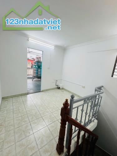 Siêu hiếm - Bán nhà riêng nguyên căn 8/3 Thanh Nhàn, 24m2, 4 tầng, 2 ngủ đủ công năng - 3