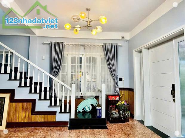 Bán Villa  nghỉ dưỡng 223m2 -phường 3 - Đà lạt- Hạ gia bán nhanh