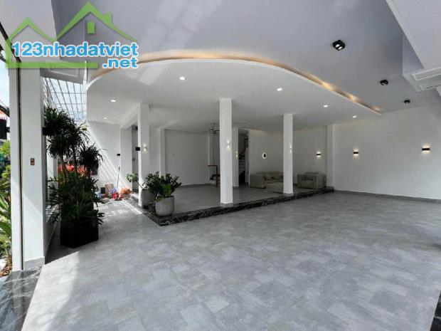 Quận 7. Hiếm. Căn góc đường Mai Văn Vĩnh. 10,9x10m. 3 Tầng. Chỉ 35 Tỷ. KDC Tân Quy. BÁN - 1