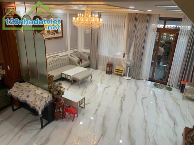 BIỆT THỰ QUỐC LỘ 13, Hiệp Bình Chánh Thủ Đức, giá 16.5 tỷ  - 119m2 - Ôtô ngủ trong sân - 1