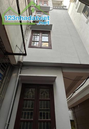 Cho thuê nhà Ngõ Thịnh Quang, 4 tầng, 40m2, 3 ngủ, 4 WC, 11 Triệu