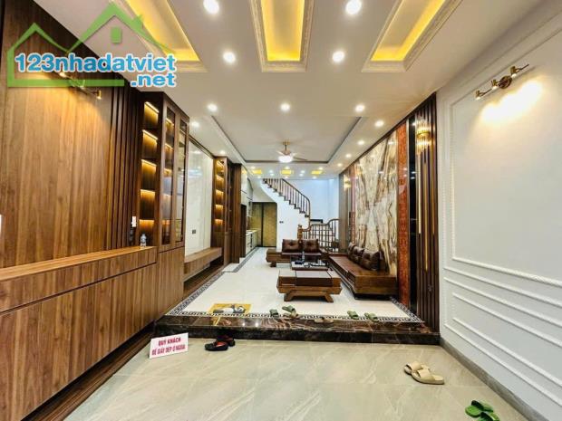 Bán Nhà Quan Nhân, 50m2, Ngõ Thông, Gần Hồ, Công Viên, Giá Chỉ 7.1 Tỷ