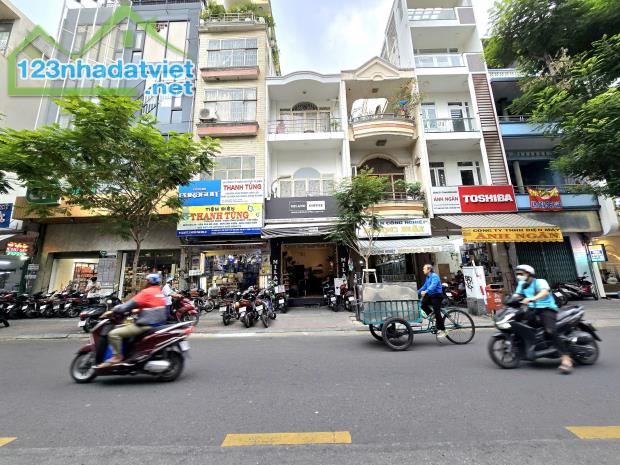 Bán Nhà Mặt Tiền Số: 81 Calmette, Phường Nguyễn Thái Bình, Quận 1. - 1