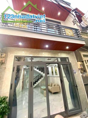 BÁN NHÀ 2 TẦNG LÊ VĂN KHƯƠNG GẦN CHỢ THIẾC QUẬN 12, 40M2 CHỈ 3,19 TỶ.