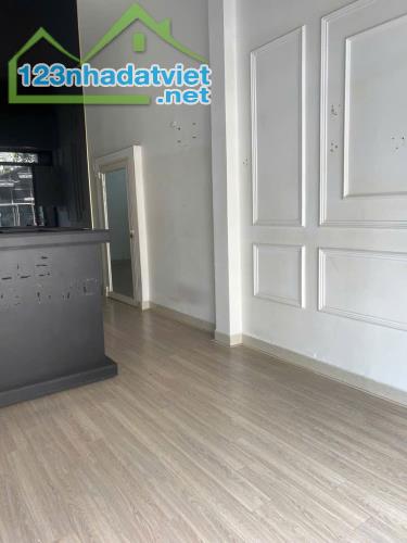 Bán tòa nhà 6 tầng 2 mặt tiền trước sau đường Trường Sa Quận 3 chỉ 30 tỷ