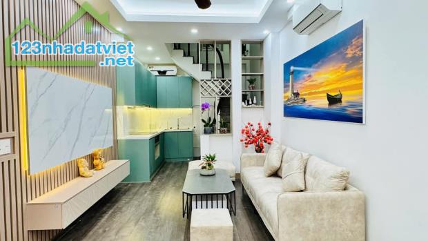 Siêu hiếm Bồ Đề 31m2 x 5T 10m oto tránh, full nội thất ở luôn, ngay hồ điều hòa. 6,35tỷ