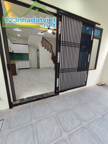 Nhà mới đón Tết 4tầng*35m2, ôtô đỗ cửa, ngay trường, chợ, gần điểm bus,5p ĐI BXE Yên Nghĩa - 2