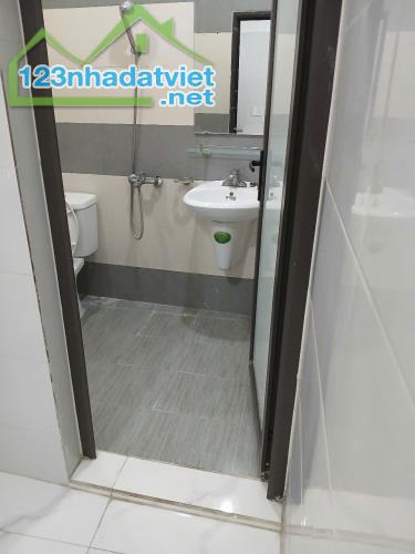 Bán nhà 2 tầng sạch đẹp về ở luôn ngõ 89 Cột Đèn - 3