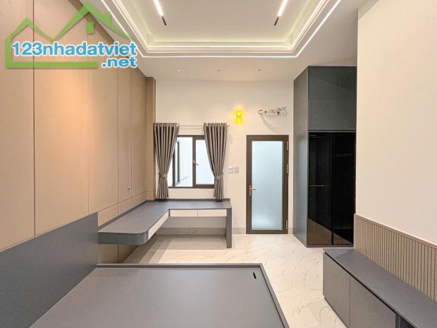 NHÀ TRỆT 2 LẦU MẪU LỆCH TẦNG KDC HỒNG LOAN - CÓ SÂN TRƯỚC VÀ SÂN SAU