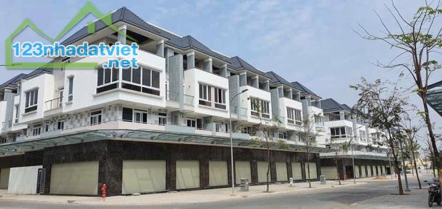 Bán nhà Thô ShopHouse Văn Hoa Villas, ngã 3 máy cưa, Coopmart, Biên Hòa, giá 9 tỷ 200.