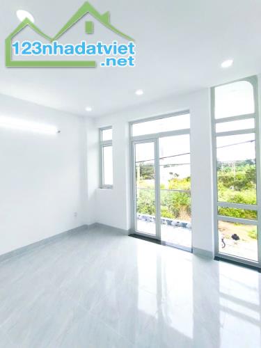 Nhà Xinh, Đón tết, Khu P lô, DTSD 102M2, Đường 10m, có vỉa hè, Long Bình, chỉ 3.2ty - 3