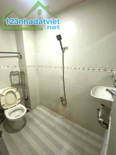 8 TR/TH - NGUYÊN CĂN NHÀ P15 TÂN BÌNH - HXH GIÁP SÂN BAY -36M2 TRỆT LẦU 2PN 2WC ĐẸP Ở LIỀN - 3