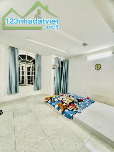 SIÊU HOT QUẬN 12 - NHÀ 3 TẦNG - VỊ TRÍ ĐẸP - HẺM XE HƠI 6M THÔNG TÂN THỚI HIỆP 20 - GIÁ - 4