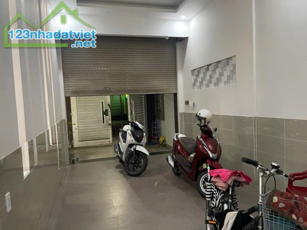 Bán biệt thự KDC D2D, Thống Nhất, Biên Hòa: 8 x 18, giá 16,5 tỷ.