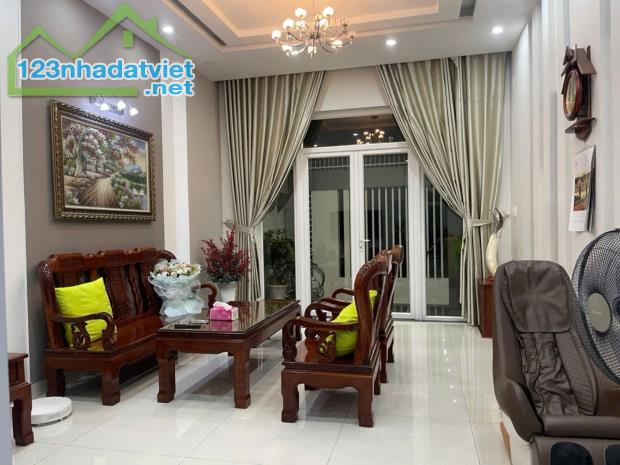 Bán biệt thự KDC D2D, Thống Nhất, Biên Hòa: 8 x 18, giá 16,5 tỷ. - 1