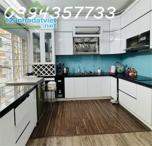 Bán nhà Trần Duy Hưng, ngõ thông thoáng, lô góc 2 mặt ngõ, 45m², 9.8 tỷ