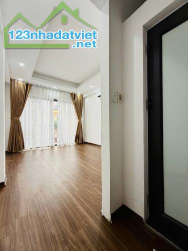 Bán nhà TT  Hoàng Mai, 43m2*5T  nhà dân xây mới full nội thất, nhỉnh 6 tỷ, Lh 0975666943 - 2