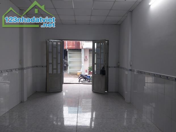 BÁN NHÀ QUẬN BÌNH TÂN đường Lê Đình Cẩn 65m2 (4m x 16.5m) giá chỉ 2.5 tỷ - 1