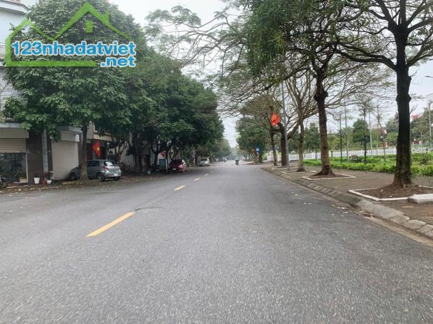 Bán lô đất 90m đất tái định cư Giang Biên view vườn hoa cực kì đẹp, rất thích hợp định cư - 2